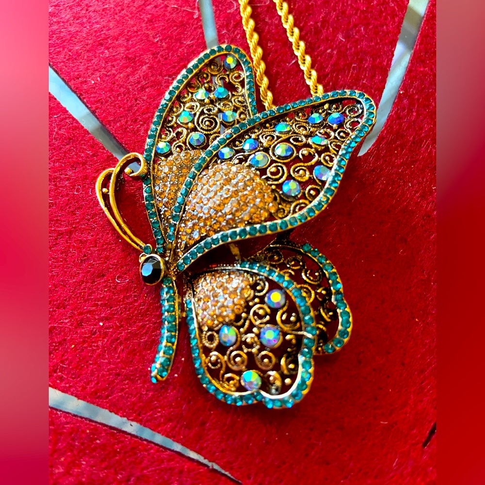 Brand new, beautiful, soaring butterfly pendant.